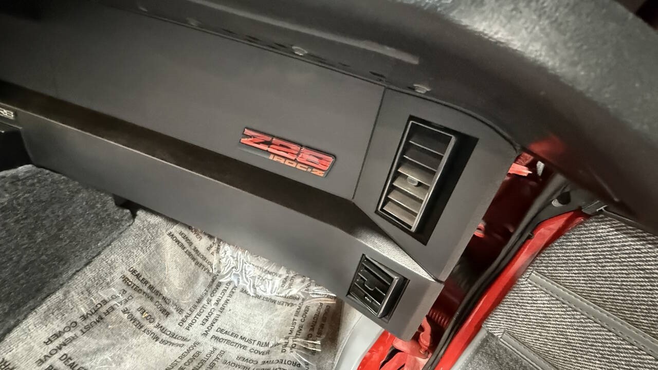 Chevrolet-Camaro-1988-Hatchback-31