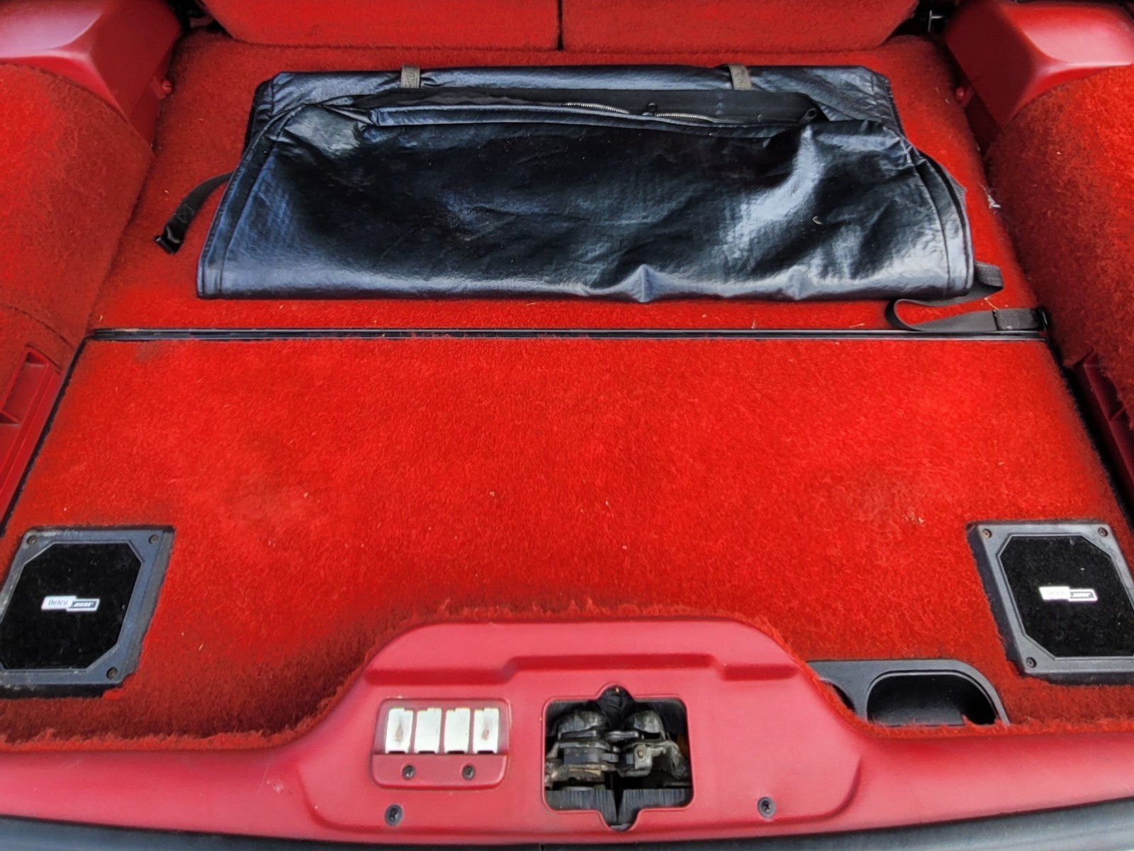Chevrolet-Camaro-1989-Coupe-17