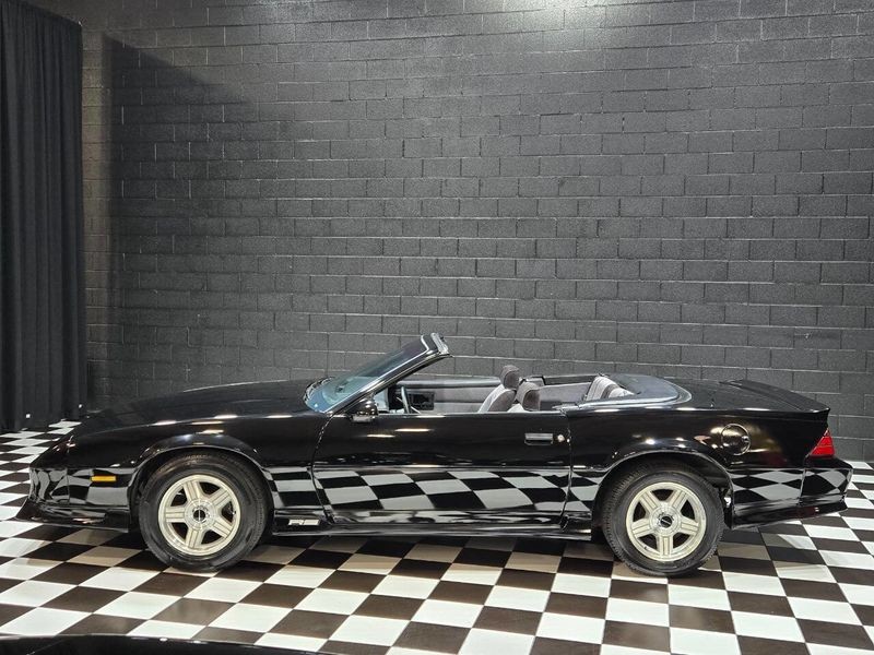 Chevrolet-Camaro-1992-Convertible-2