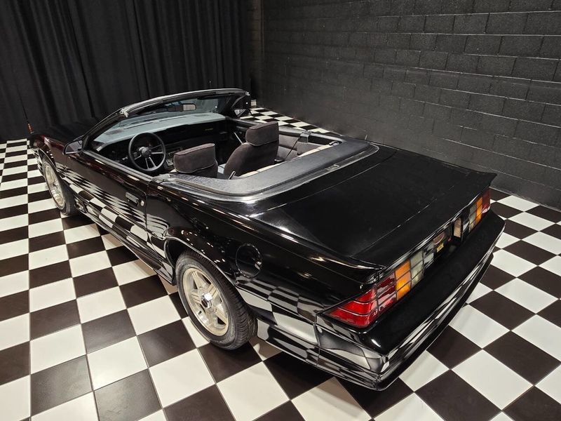 Chevrolet-Camaro-1992-Convertible-3