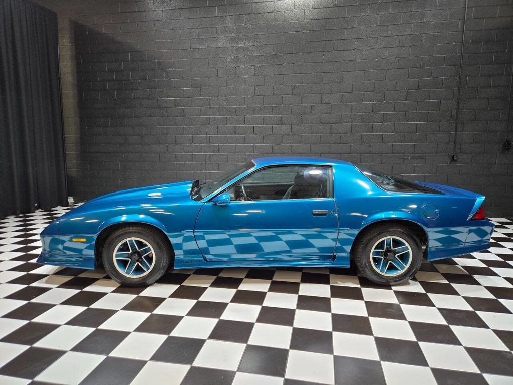Chevrolet-Camaro-1992-Hatchback-1