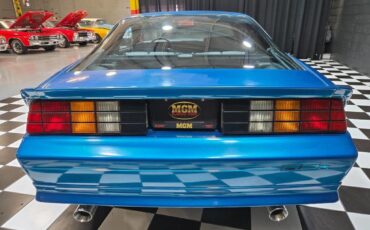 Chevrolet-Camaro-1992-Hatchback-2