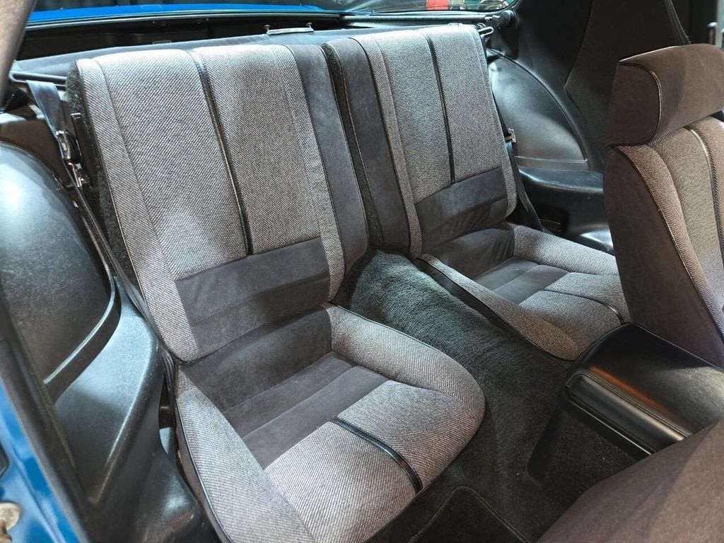 Chevrolet-Camaro-1992-Hatchback-9