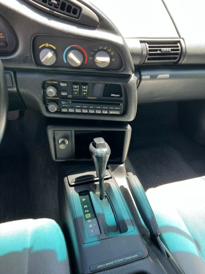 Chevrolet-Camaro-1993-Hatchback-22