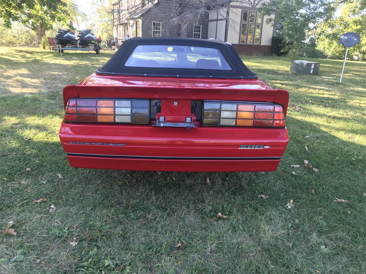 Chevrolet-Camaro-iroc-z28-1987-Red-Red-7
