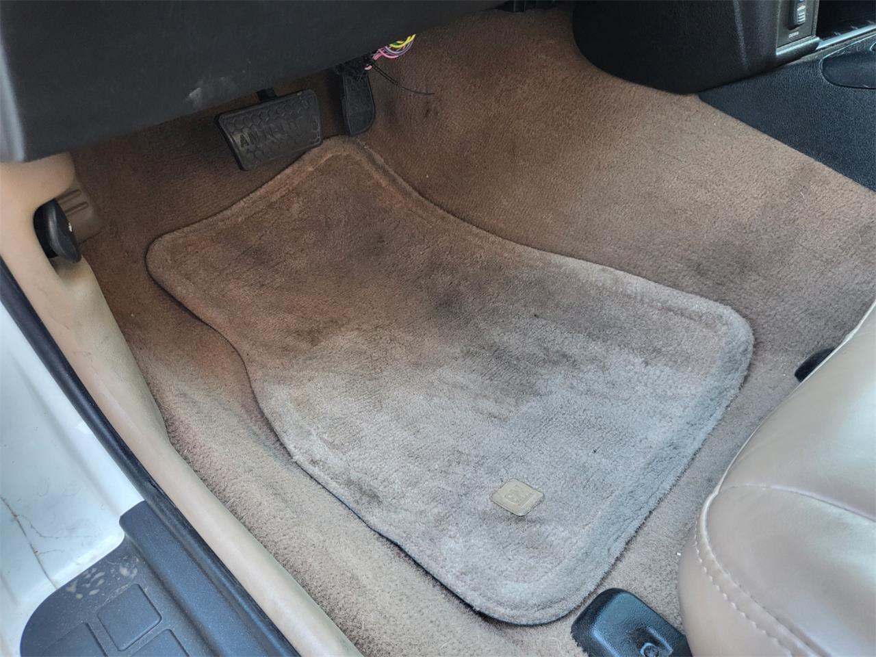 Chevrolet-Camaro-lt-1995-White-Tan-6