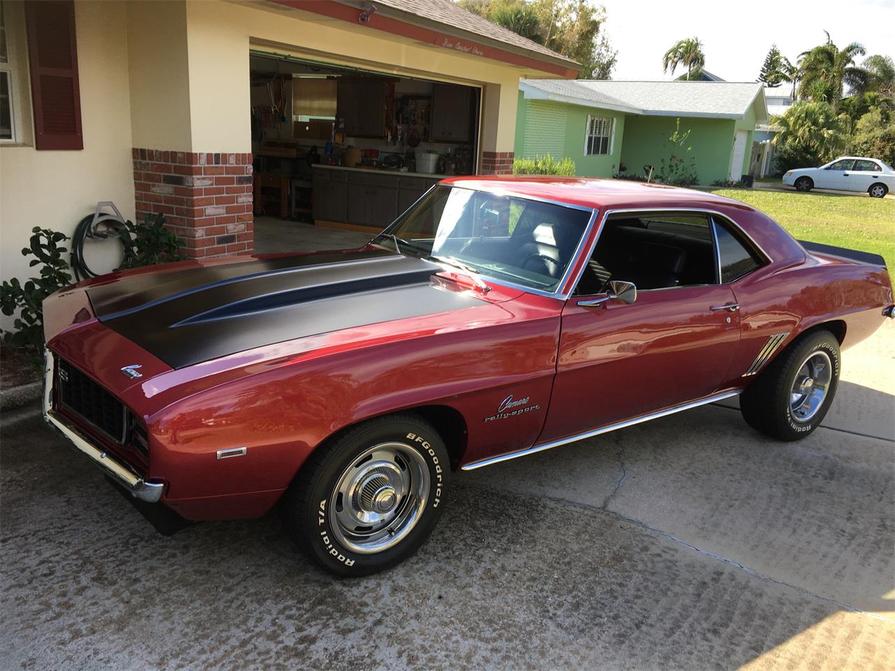 Chevrolet-Camaro-rs-1969-BurgandyRed-Black-18