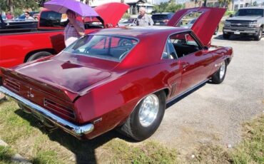 Chevrolet-Camaro-z28-1969-Candy-red-White-leather-1