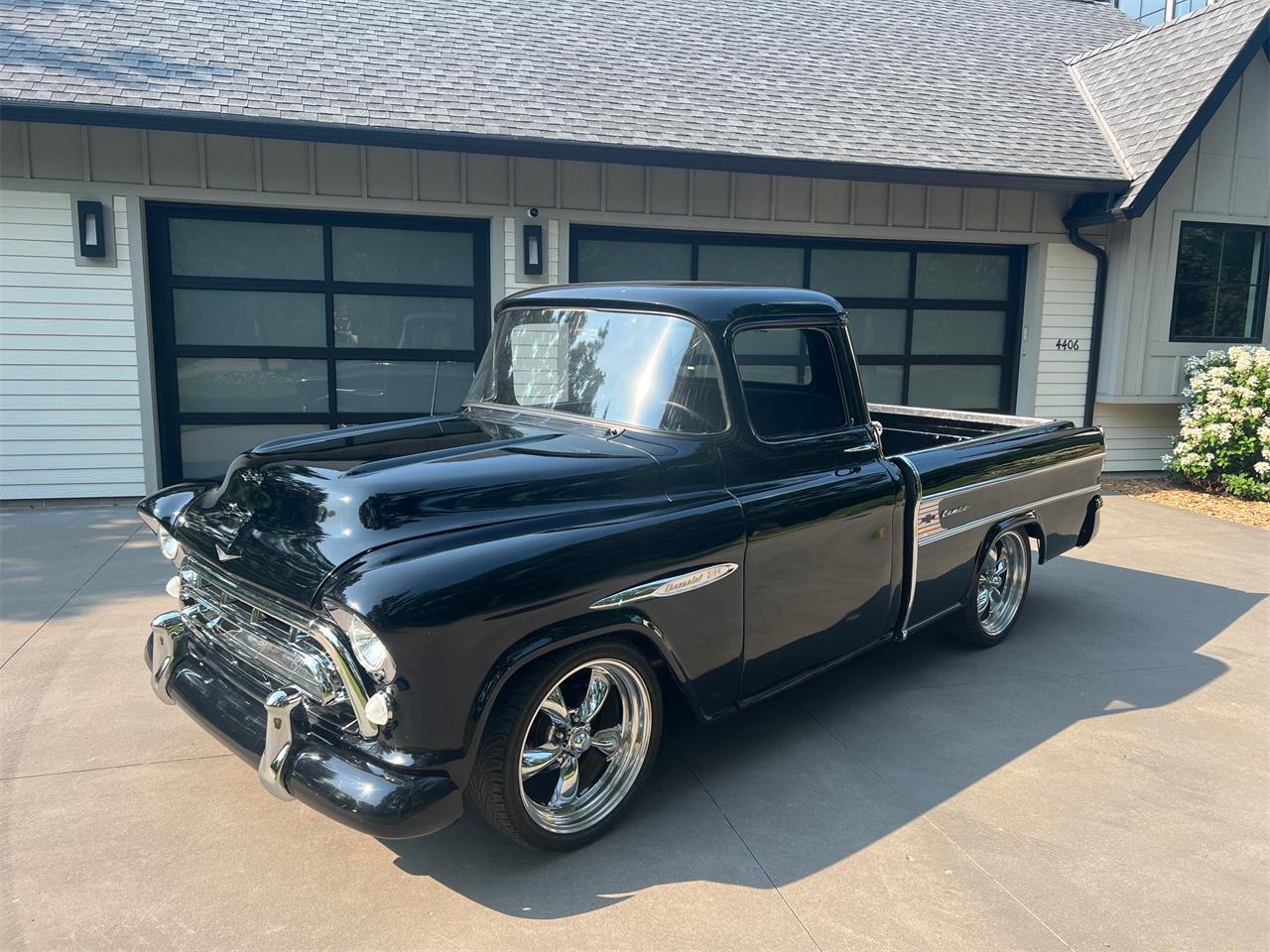 Chevrolet-Cameo-1957-Black-Black-10