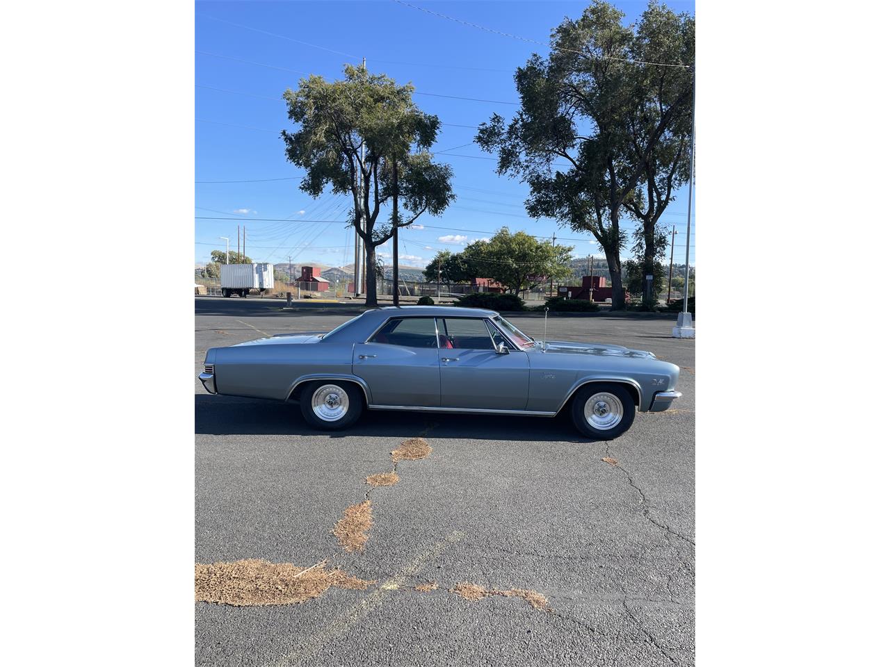 Chevrolet-Caprice-1966-Silverblue-Redblack-2