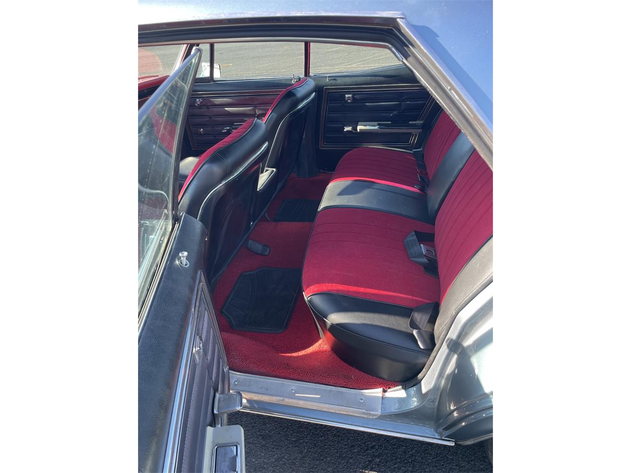 Chevrolet-Caprice-1966-Silverblue-Redblack-4