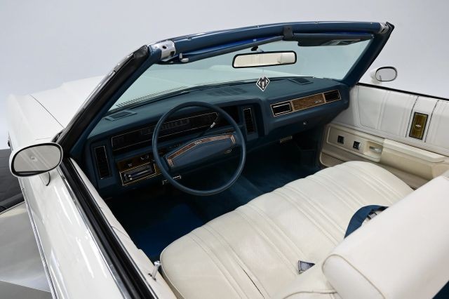 Chevrolet-Caprice-1975-16