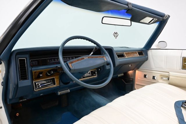 Chevrolet-Caprice-1975-17