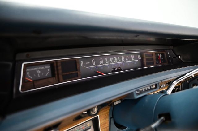 Chevrolet-Caprice-1975-18