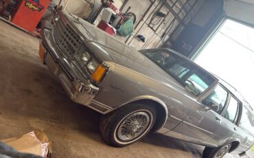 Chevrolet-Caprice-1983-Wagon-9