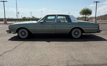 Chevrolet-Caprice-1986-Sedan-1