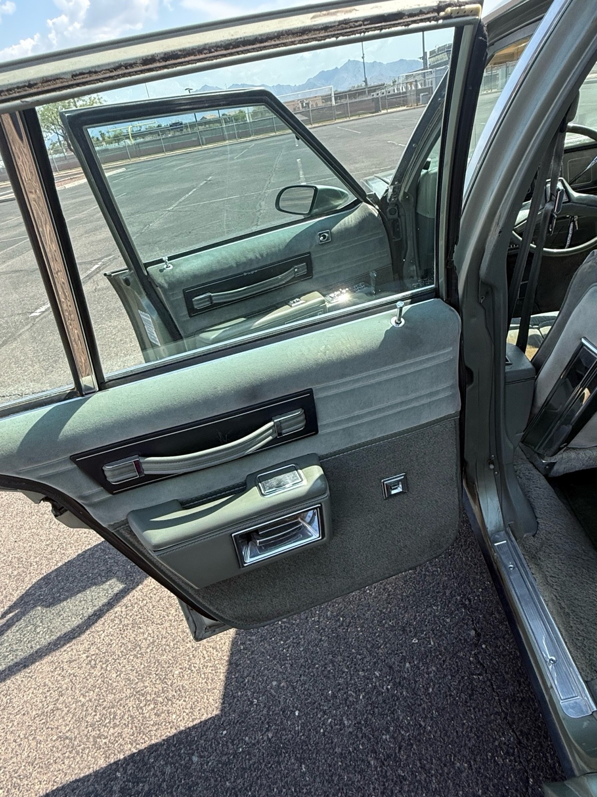 Chevrolet-Caprice-1986-Sedan-12