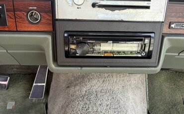 Chevrolet-Caprice-1986-Sedan-17