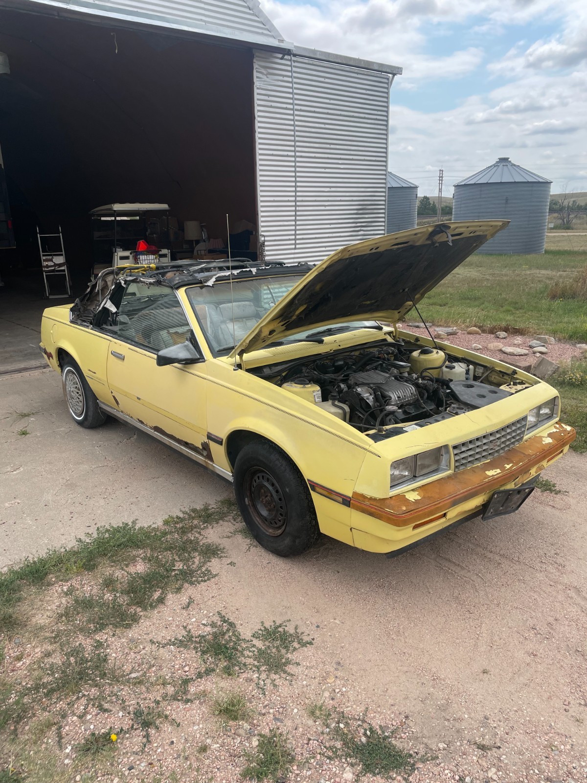 Chevrolet-Cavalier-1985-Convertible-2