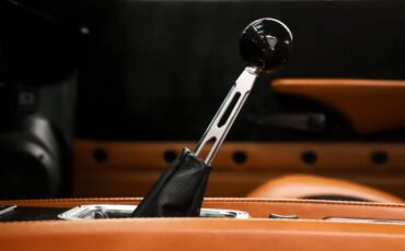 Chevrolet-Chevelle-1964-Ebony-Black-Saddle-35