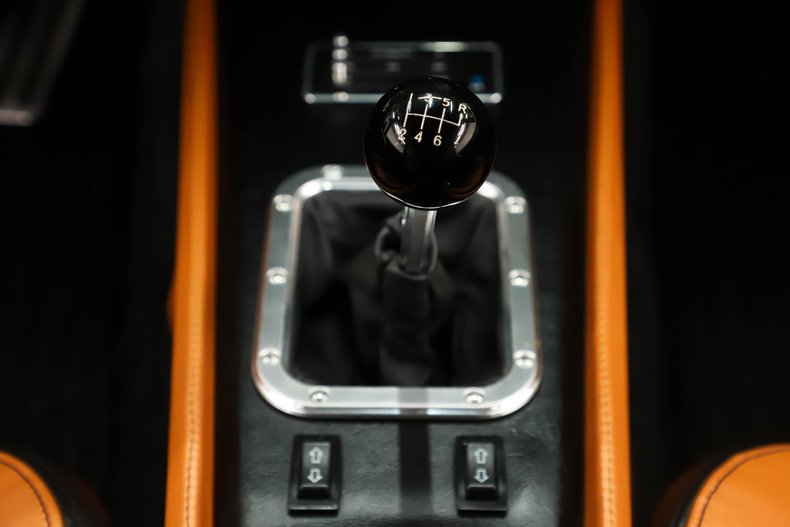 Chevrolet-Chevelle-1964-Ebony-Black-Saddle-4