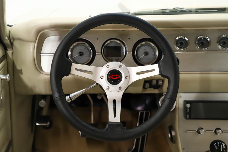 Chevrolet-Chevelle-1965-Beige-Beige-10