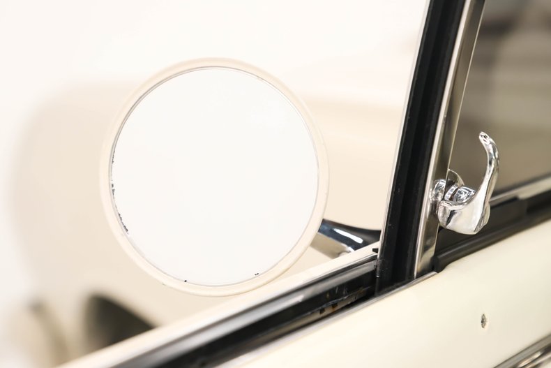 Chevrolet-Chevelle-1965-Beige-Beige-17