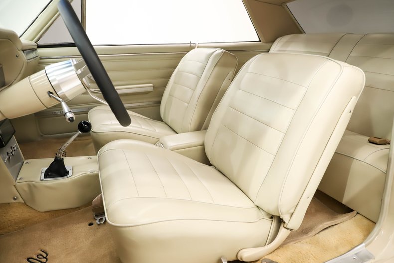 Chevrolet-Chevelle-1965-Beige-Beige-19