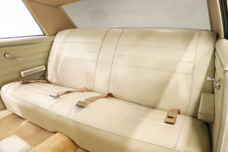 Chevrolet-Chevelle-1965-Beige-Beige-20