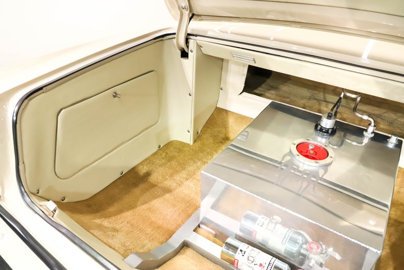 Chevrolet-Chevelle-1965-Beige-Beige-8