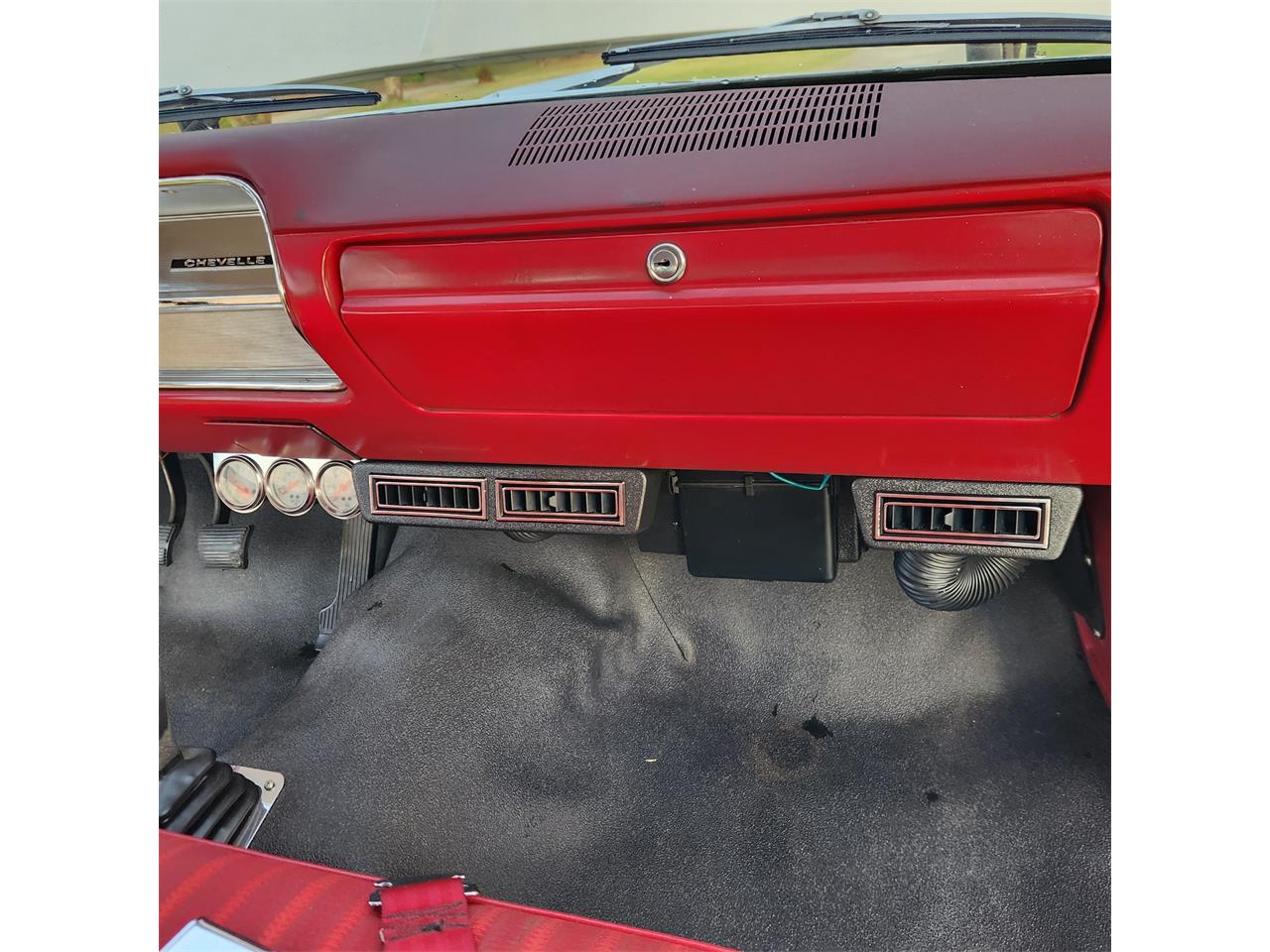 Chevrolet-Chevelle-1965-White-Red-21