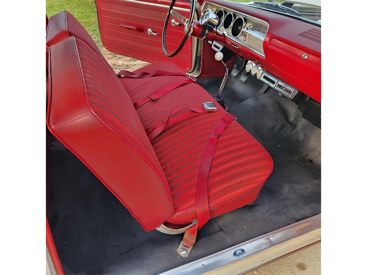 Chevrolet-Chevelle-1965-White-Red-24