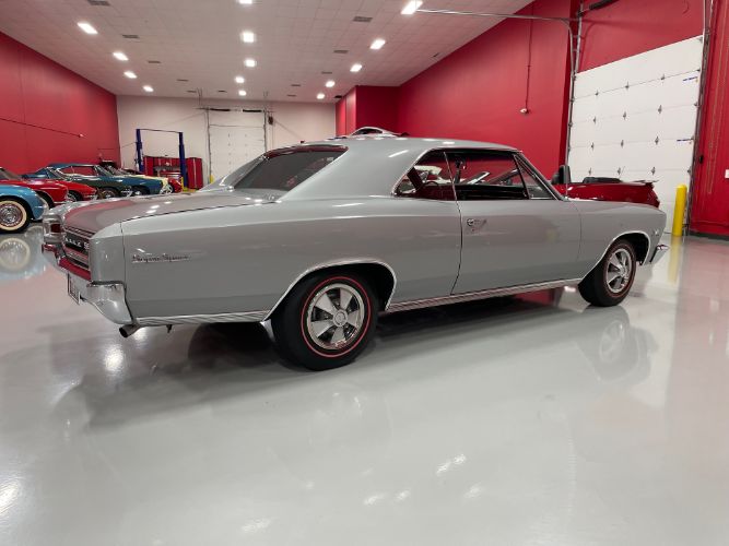 Chevrolet-Chevelle-1966-Silver-Black-10