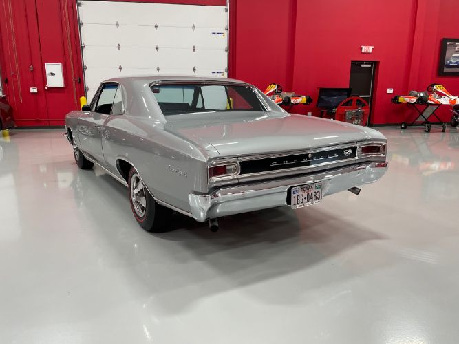 Chevrolet-Chevelle-1966-Silver-Black-17