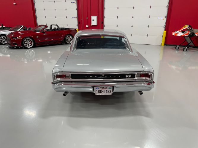 Chevrolet-Chevelle-1966-Silver-Black-20