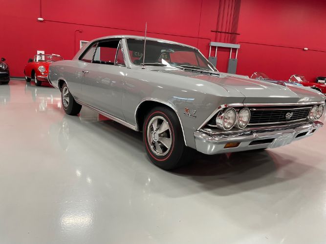 Chevrolet-Chevelle-1966-Silver-Black-24