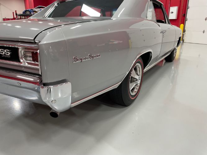 Chevrolet-Chevelle-1966-Silver-Black-27