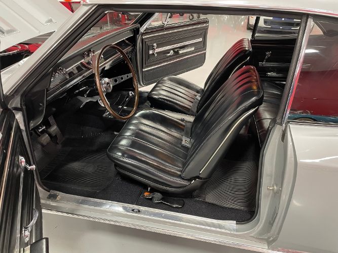 Chevrolet-Chevelle-1966-Silver-Black-29