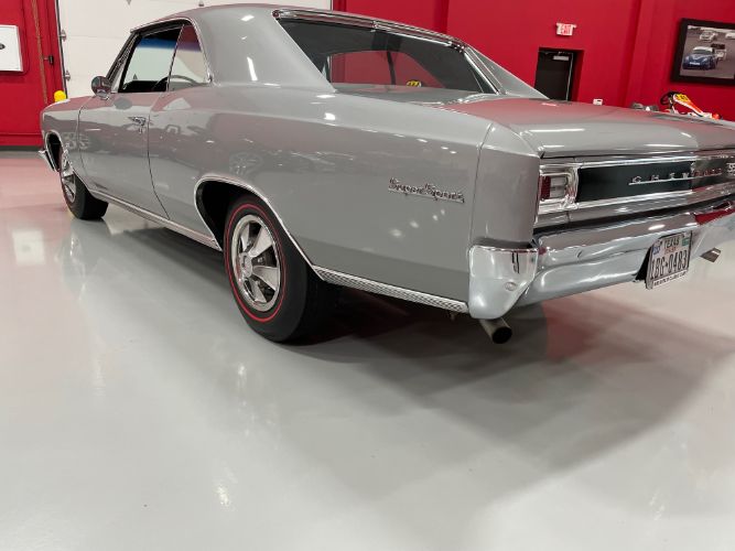 Chevrolet-Chevelle-1966-Silver-Black-3