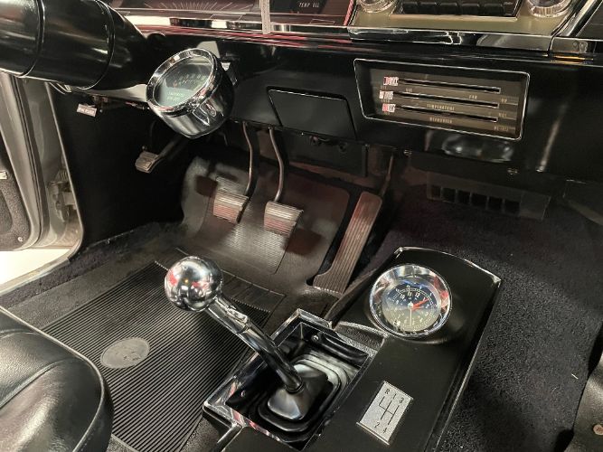 Chevrolet-Chevelle-1966-Silver-Black-32