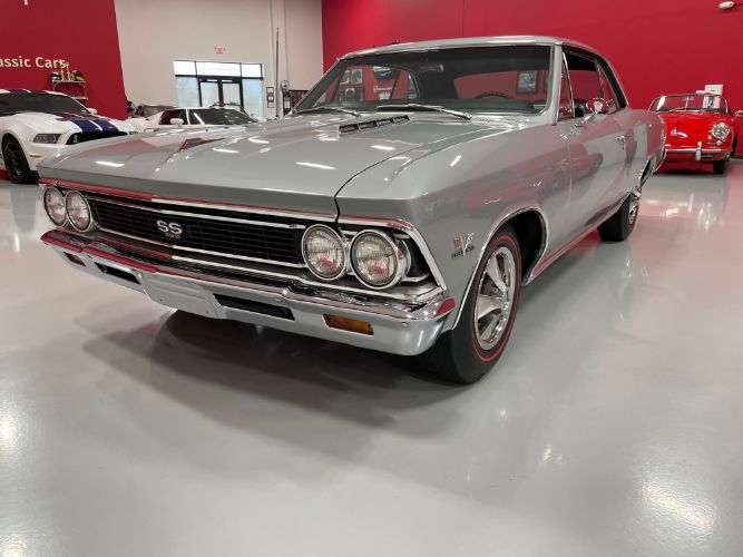 Chevrolet-Chevelle-1966-Silver-Black-9
