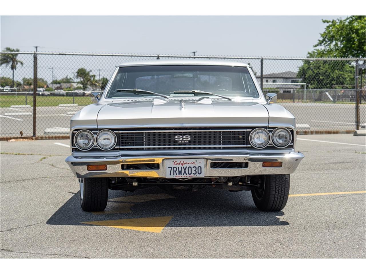 Chevrolet-Chevelle-1966-Silver-BlackWhite-1