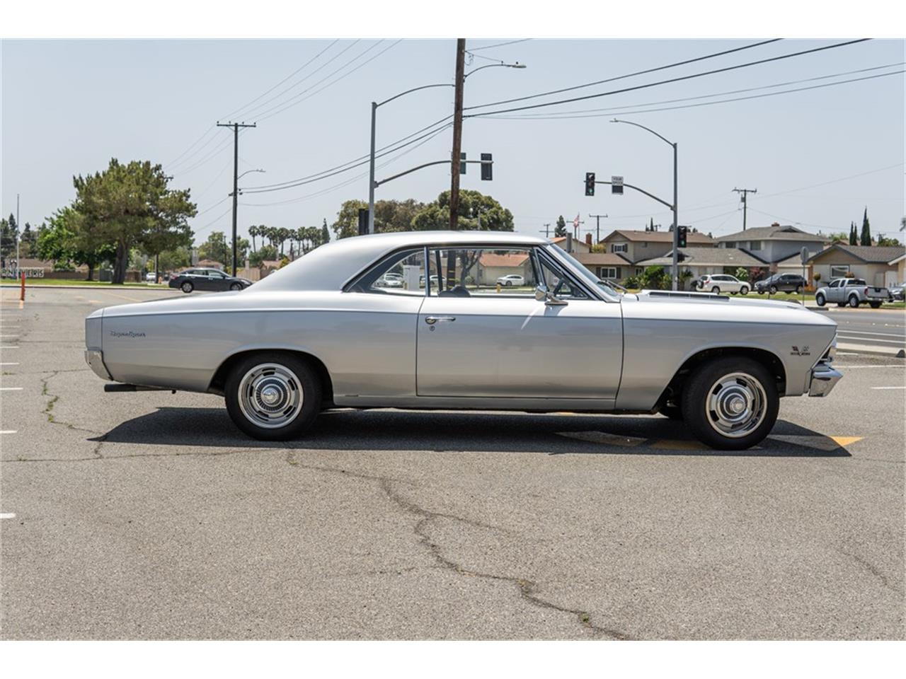 Chevrolet-Chevelle-1966-Silver-BlackWhite-14