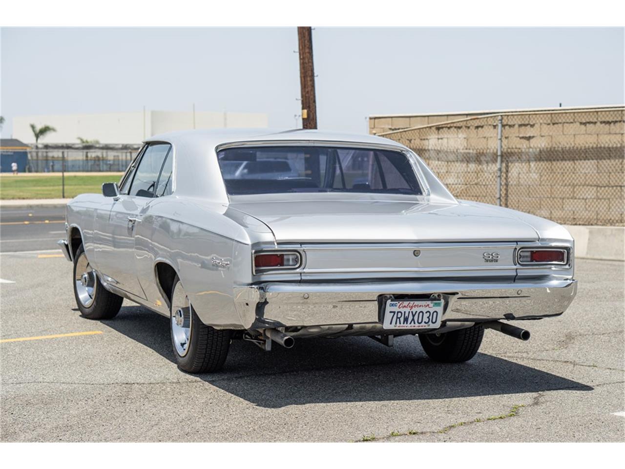 Chevrolet-Chevelle-1966-Silver-BlackWhite-18