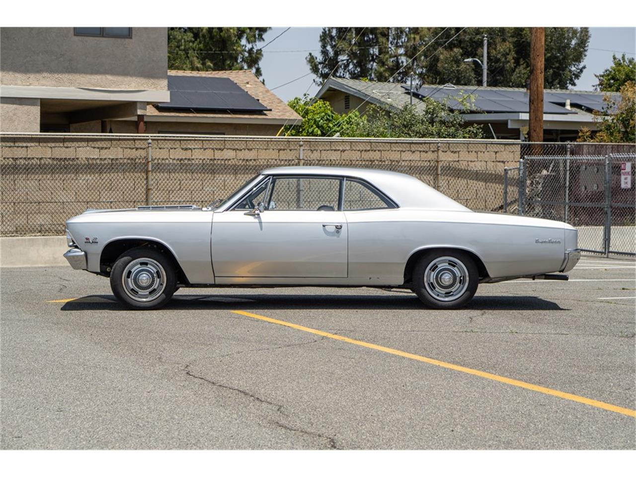 Chevrolet-Chevelle-1966-Silver-BlackWhite-19