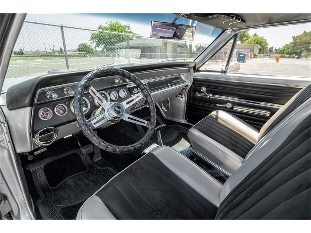 Chevrolet-Chevelle-1966-Silver-BlackWhite-21