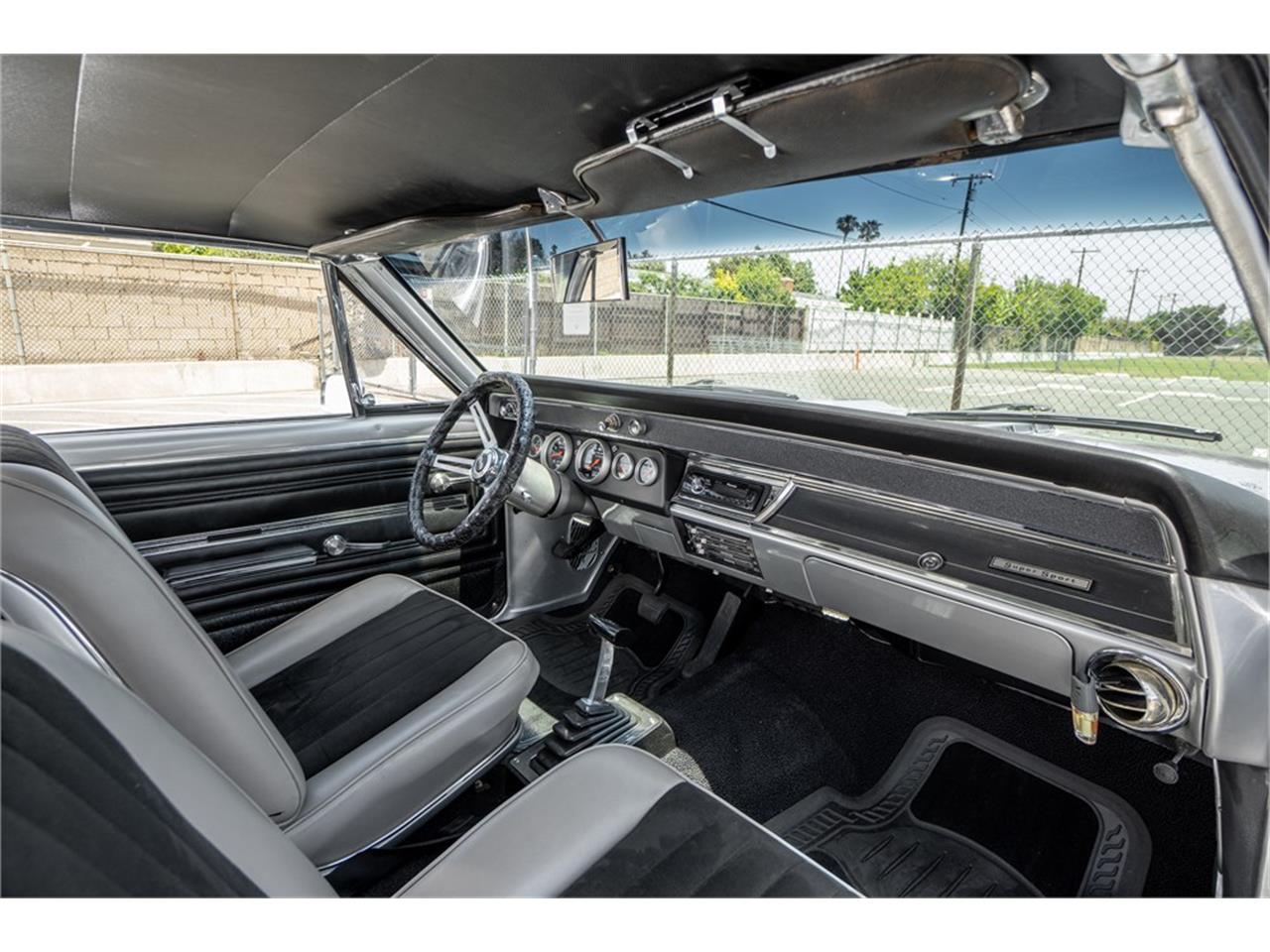 Chevrolet-Chevelle-1966-Silver-BlackWhite-23