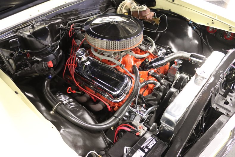 Chevrolet-Chevelle-1967-Butternut-Yellow-Black-16
