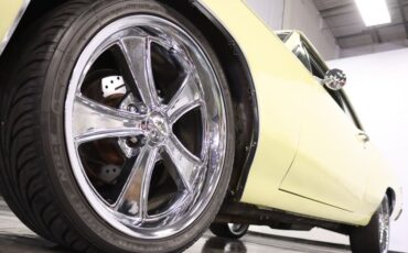 Chevrolet-Chevelle-1967-Butternut-Yellow-Black-28