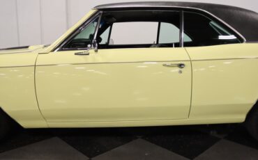 Chevrolet-Chevelle-1967-Butternut-Yellow-Black-31